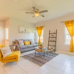 Luxury 3Br Retreat, Pool, Near Cota & Airport