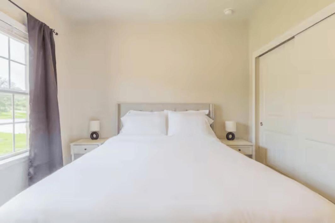 Holiday home Luxury 3br Retreat, Pool, Near Cota & Airport *