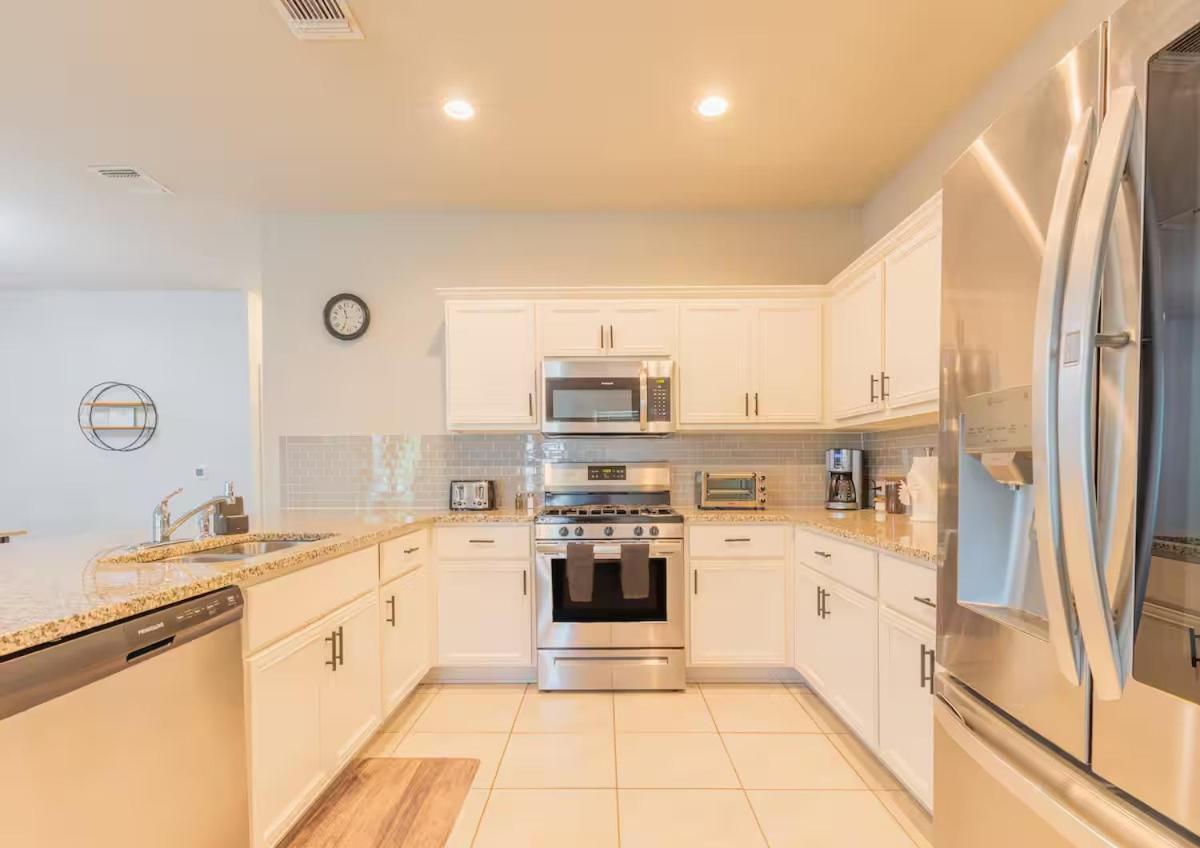 Luxury 3br Retreat, Pool, Near Cota & Airport Holiday home *