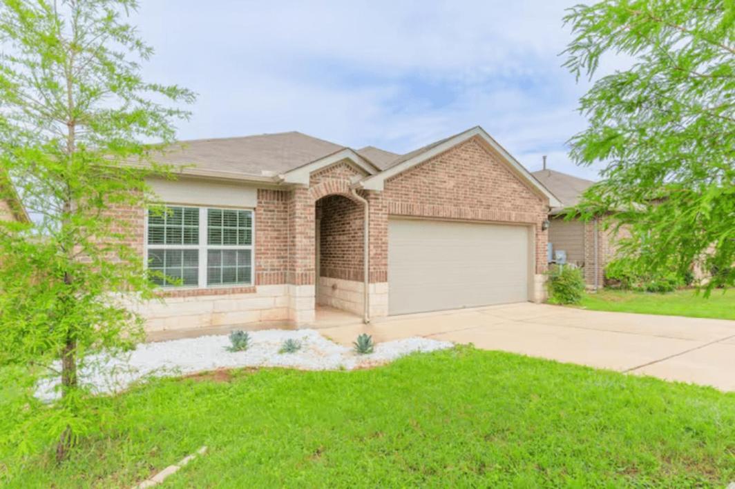 Holiday home Luxury 3br Retreat, Pool, Near Cota & Airport *