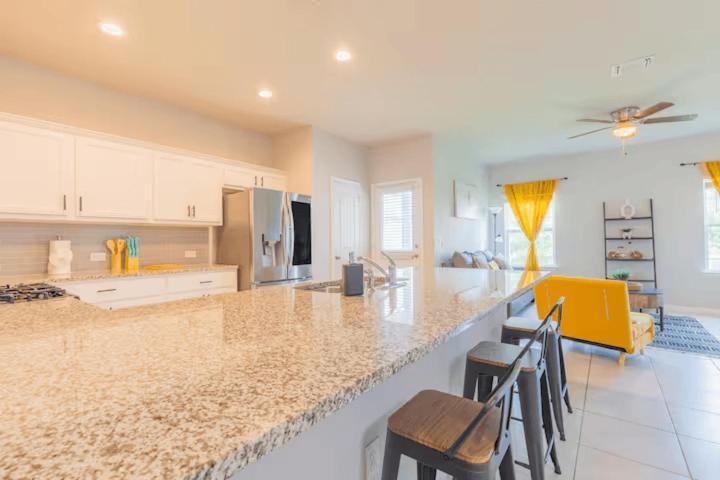 Holiday home Luxury 3br Retreat, Pool, Near Cota & Airport *