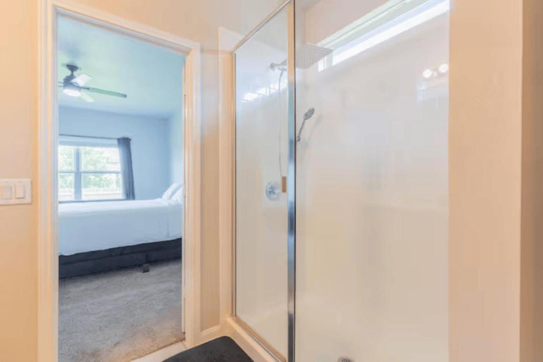 Luxury 3br Retreat, Pool, Near Cota & Airport *