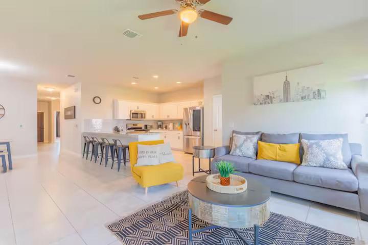 Luxury 3br Retreat, Pool, Near Cota & Airport Holiday home *