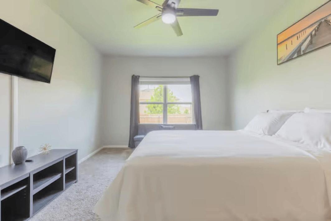 Luxury 3br Retreat, Pool, Near Cota & Airport Holiday home Austin