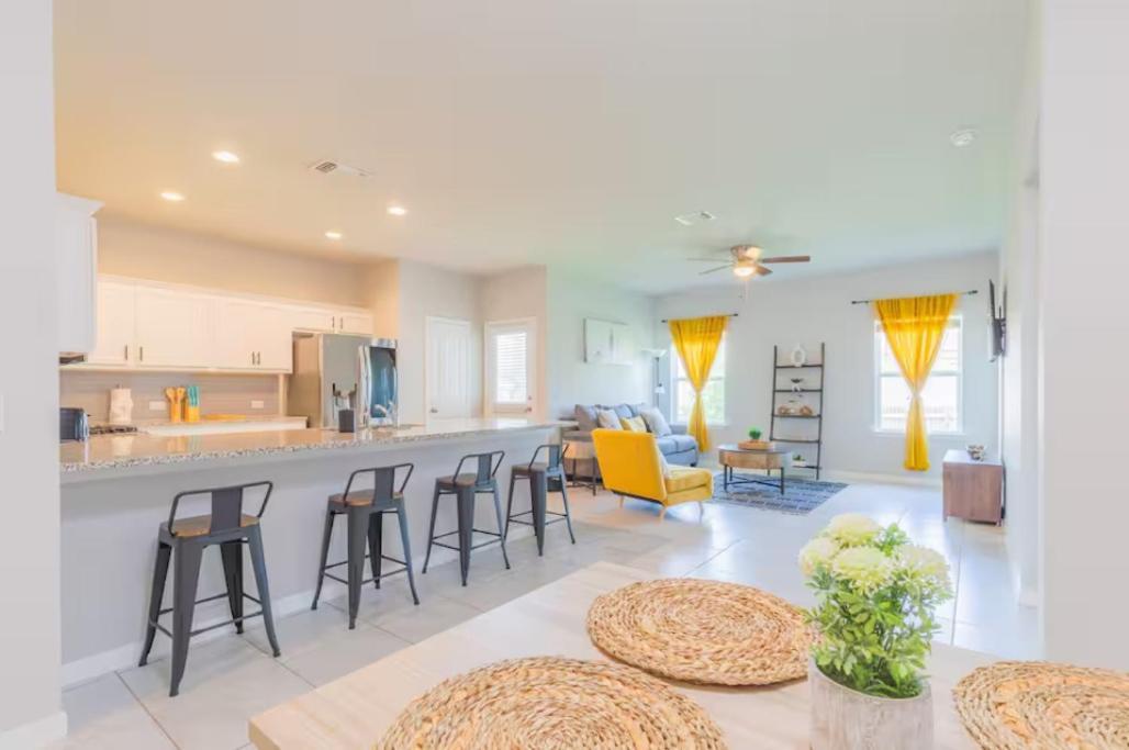 Holiday home Luxury 3br Retreat, Pool, Near Cota & Airport *